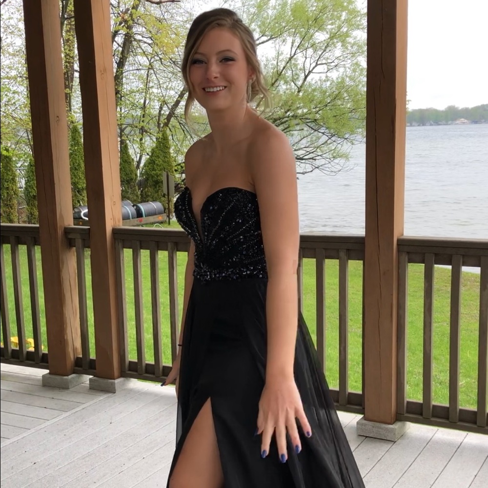 Meet your Posher, Lizzy